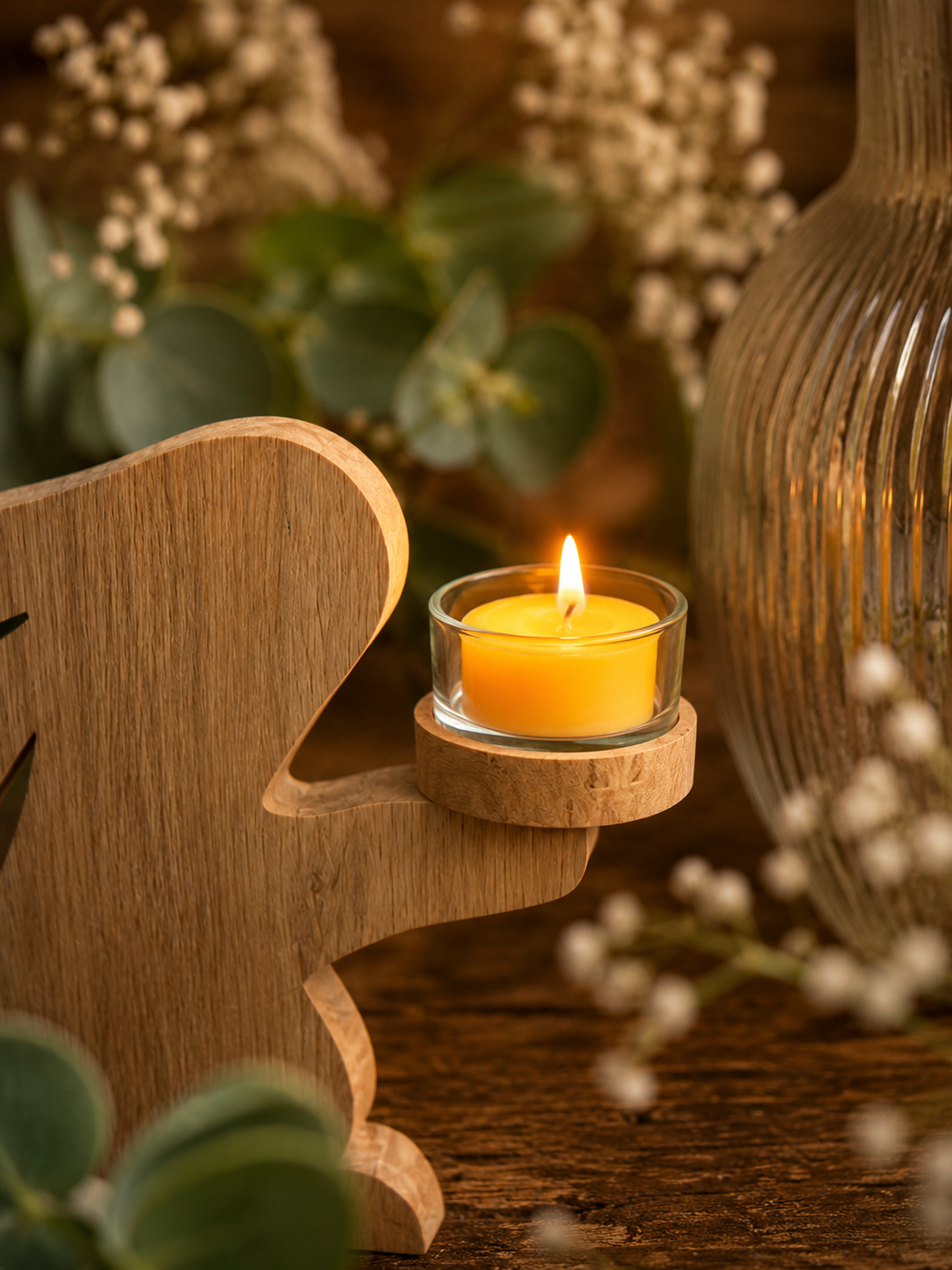 Holzhase mit Bio-Bienenwachs-Teelicht
